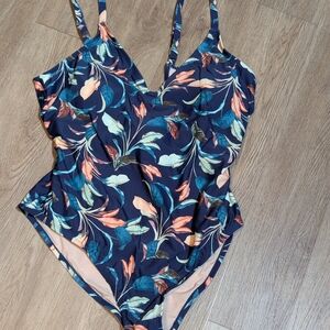 womens Mynah Floral One Piece Swimsuit - Size 24W